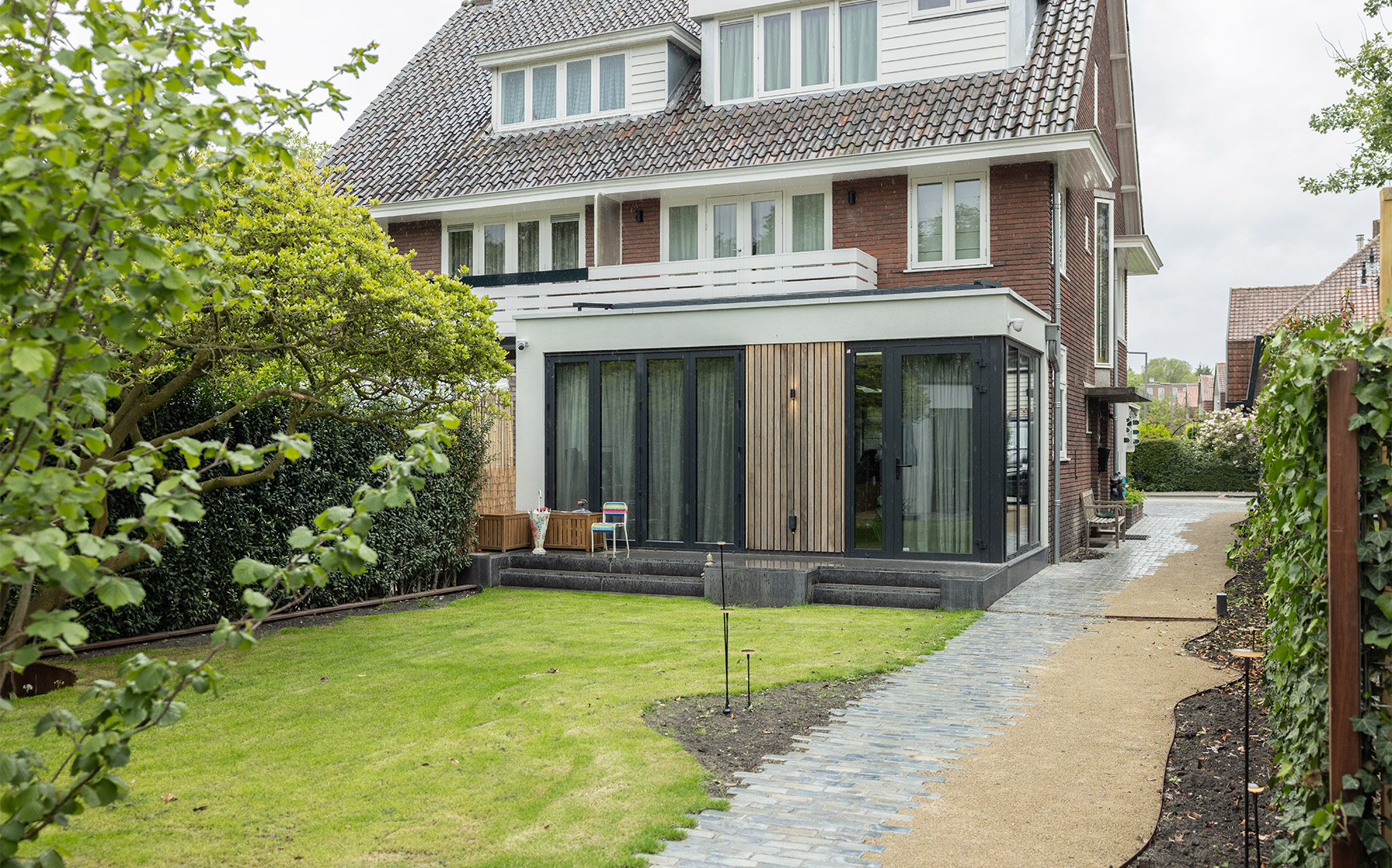 Woning met aanbouw en achtertuin