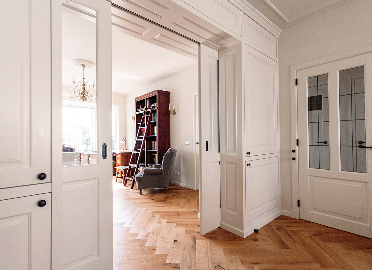 Kamer-en-suite met open schuifdeuren in Kempen
