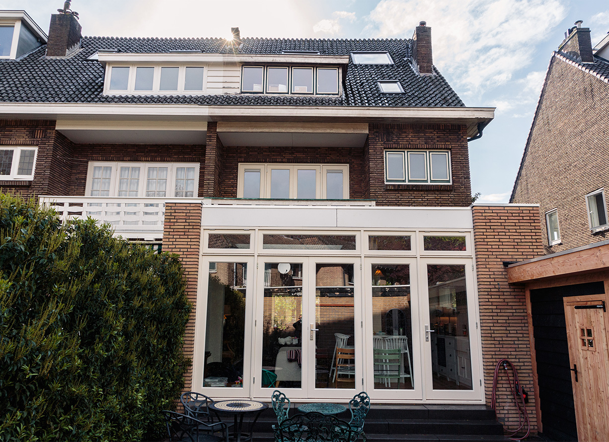 Achtergevel van woning met uitbouw in Kempen