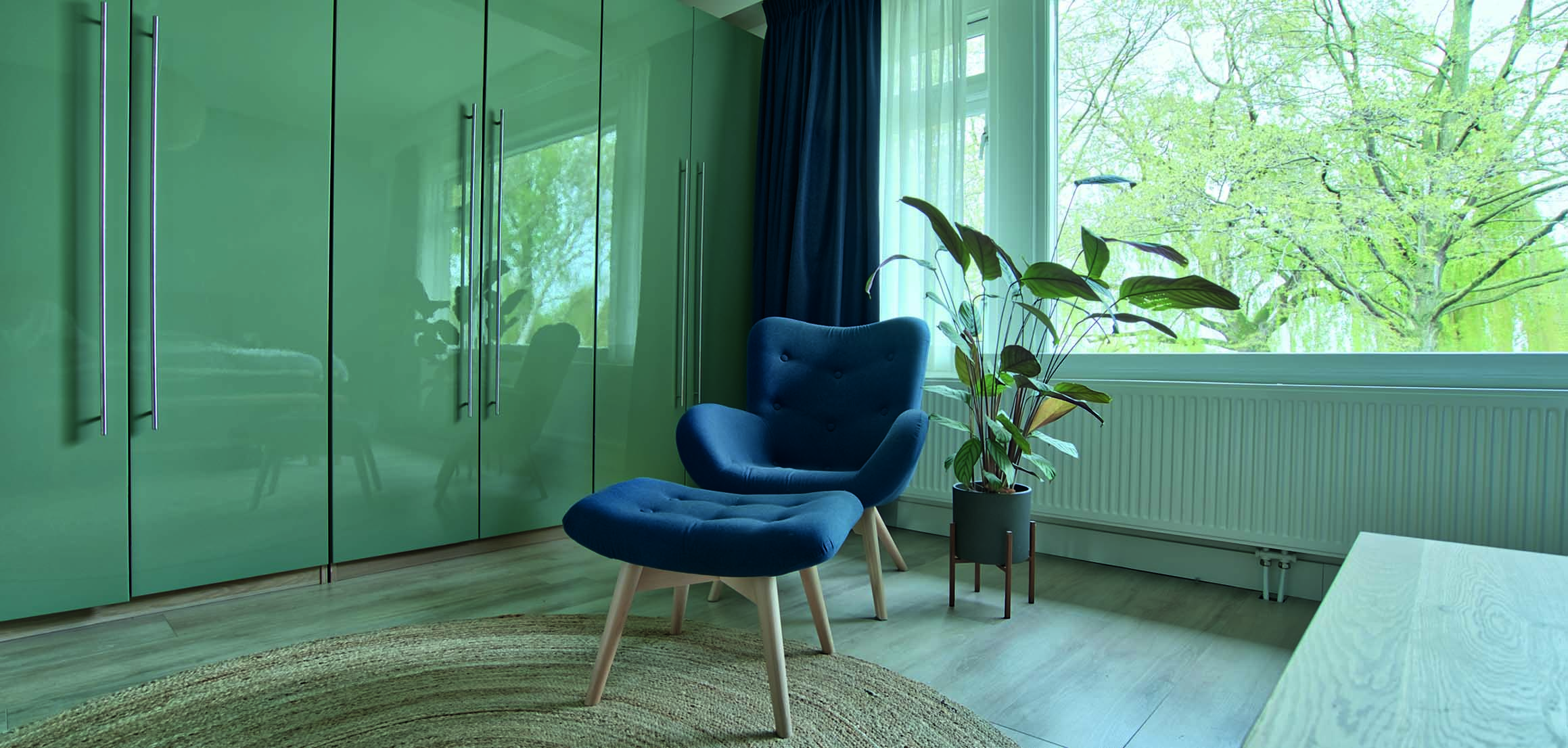 Woonkamer met maatwerk kastenwand aan de Johan de Wittlaan in Rotterdam