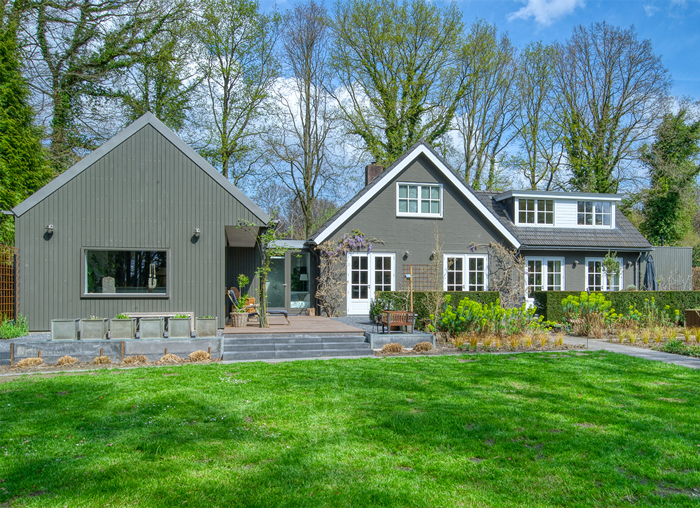 Uitgebreide woning met grote tuin in Ulvenhout