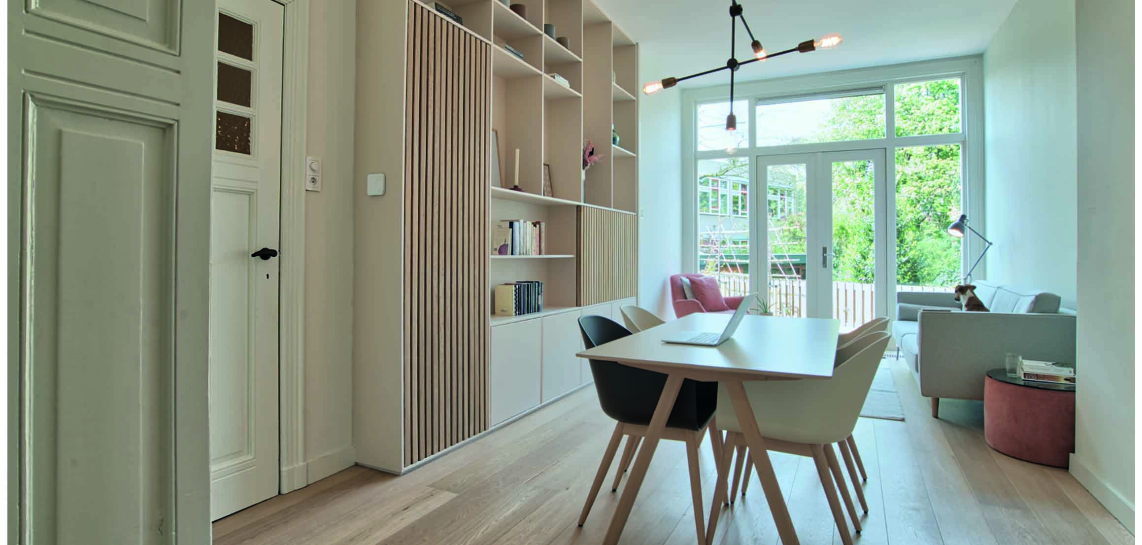 Eetkamer en woonkamer na binnenrenovatie aan de Hooidrift in Rotterdam